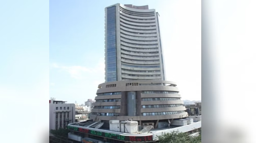 Stock markets edge lower in choppy trade amid weak global cues Stock markets edge lower in choppy trade amid weak global cues