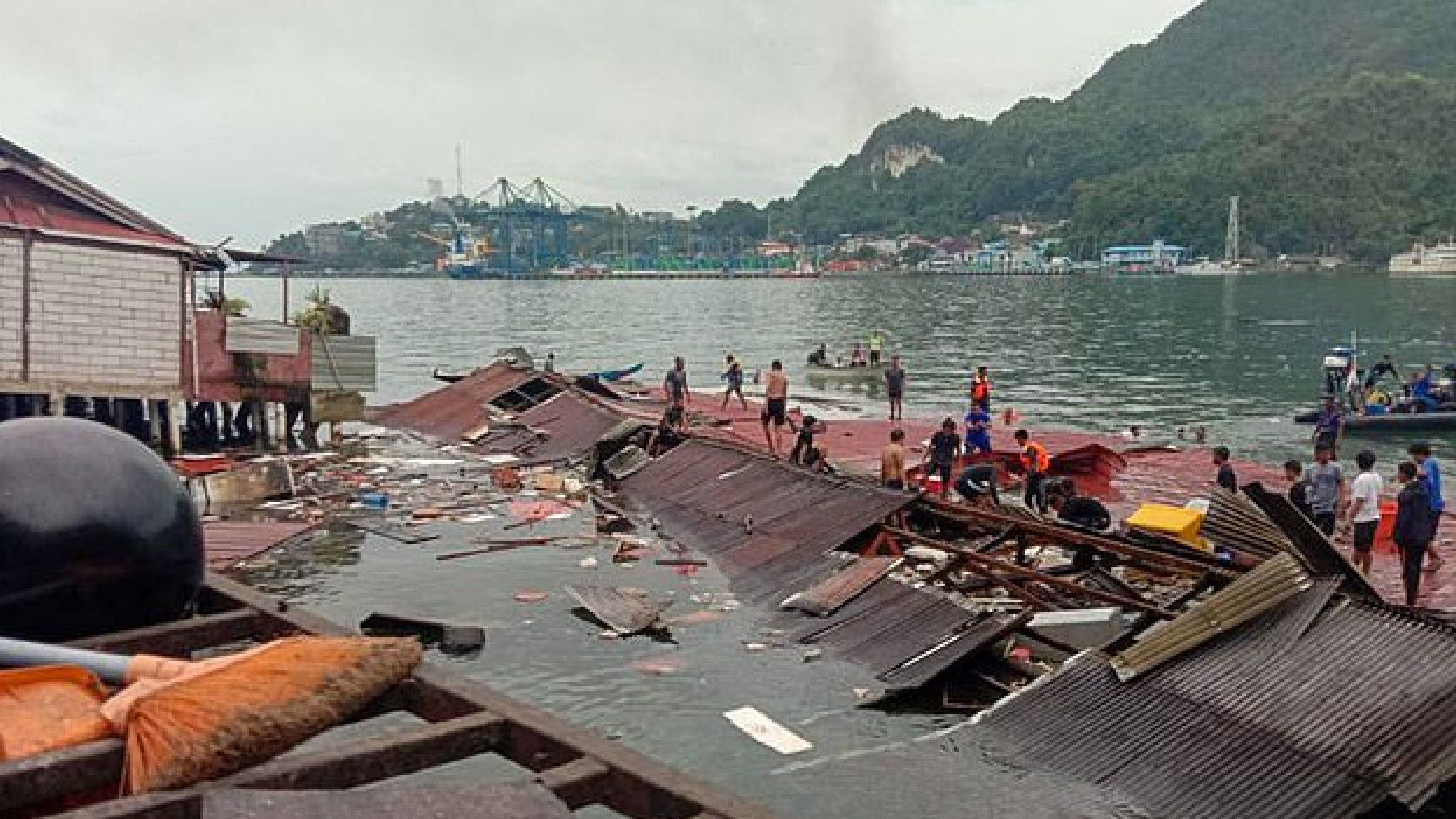 Earthquake hits Indonesia, killing 4 as restaurant collapses