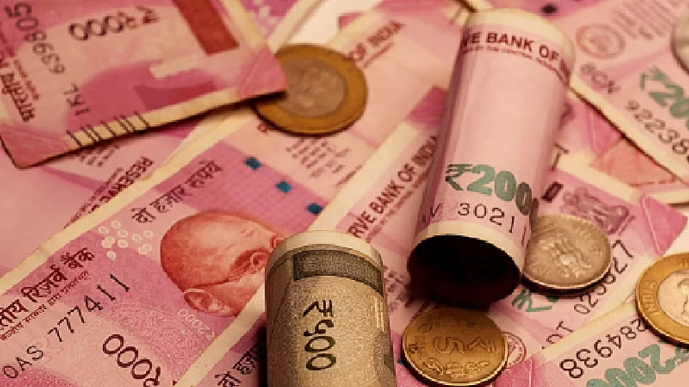 Rupee gains 13 paise to close at 82.70 against US dollar Rupee gains 13 paise to close at 82.70 against US dollar