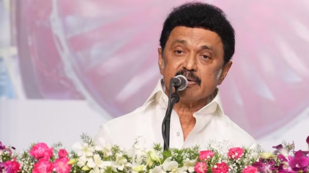 Stalin unveils DMK councilor Sheeba Vasi portrait