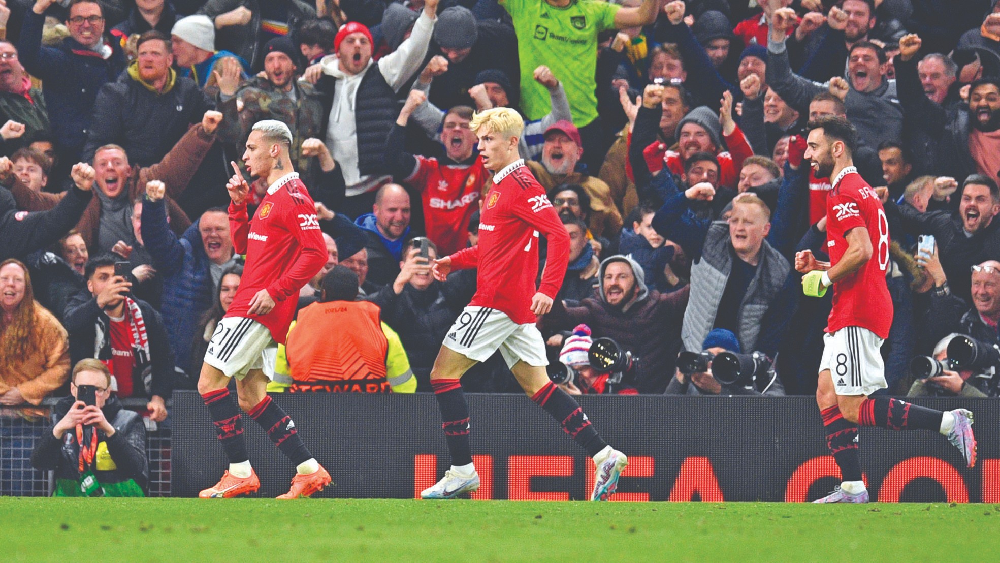 Europa League: United progresses with 2-1 win over Barca