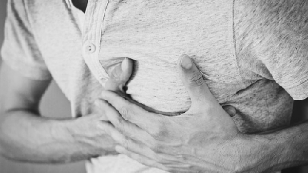 Insomniacs at greater risk of heart attack: Study