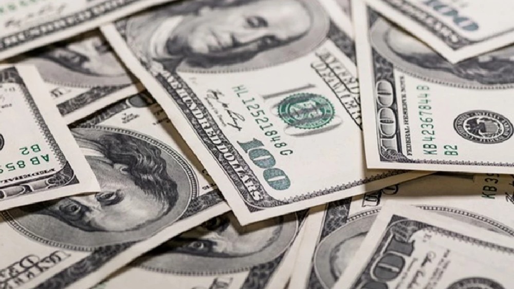 Dollar tumbles as Fed says disinflation in play