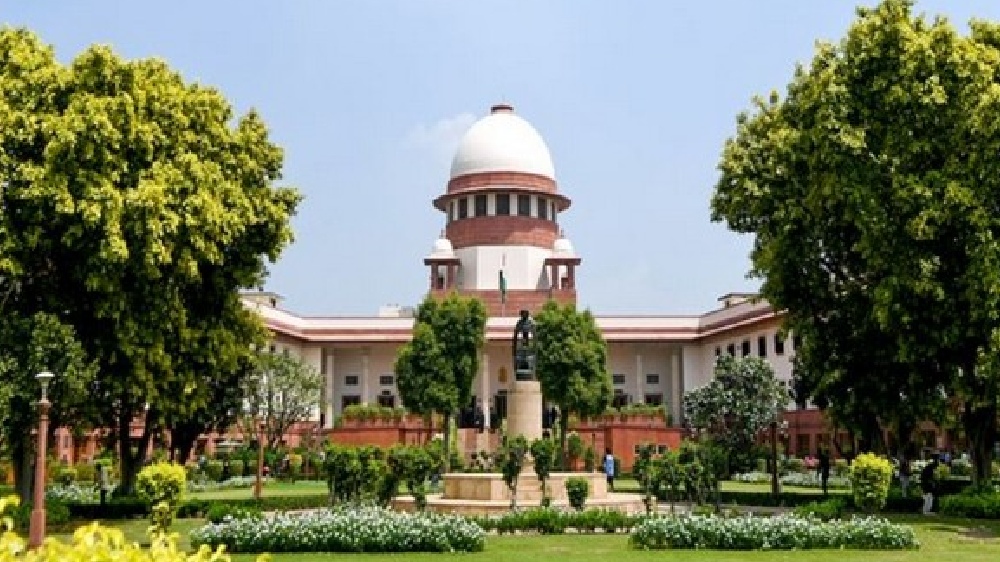 AIADMK row: EC tells SC it doesnt monitor inner-party functions