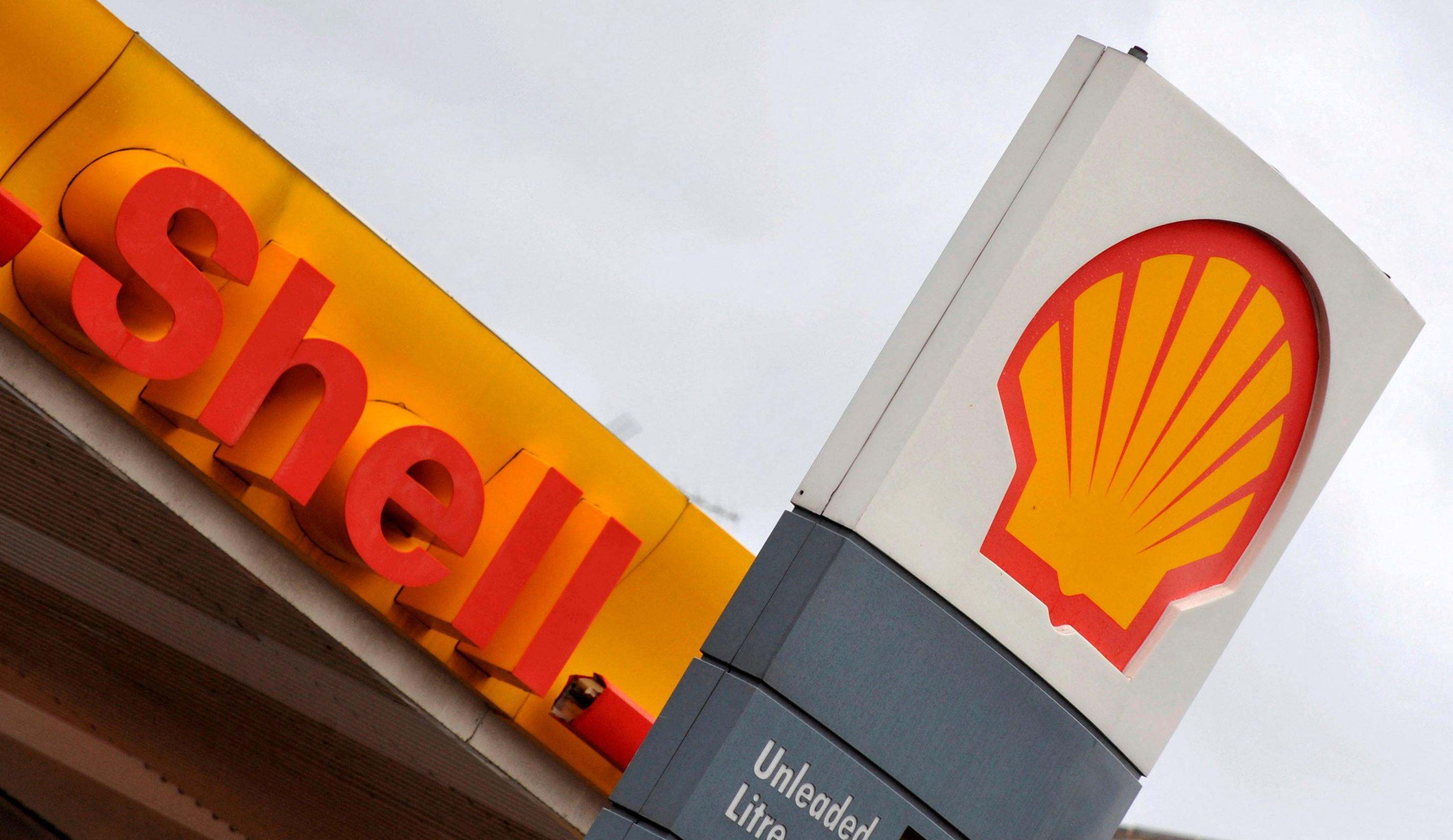 Shell profit doubles to record as war drives up energy costs