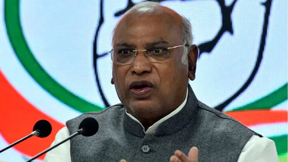 Kharge pays tributes to Pulwama heroes