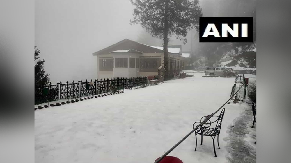 Fresh snowfall in many places in Kashmir