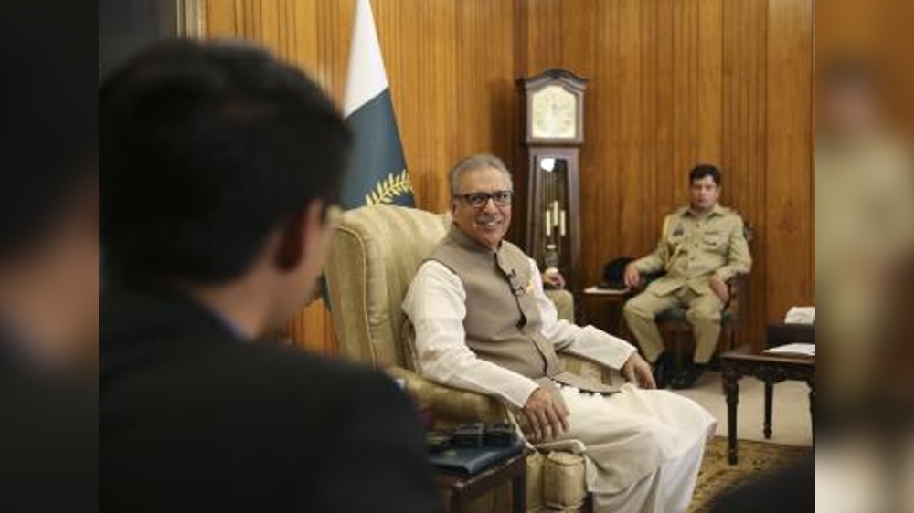Pak ministers warn Alvi not to turn Prez House into blackmailing den