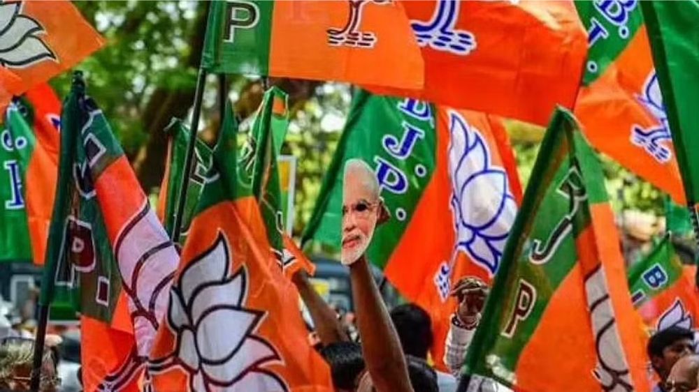 Photo war between BJP & SP erupts over fresh crimes, shootout Photo war between BJP & SP erupts over fresh crimes, shootout