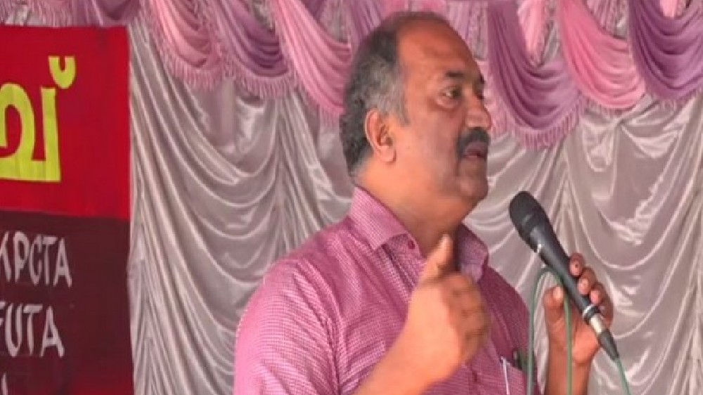 Congress legislators protest in Kerala assembly against fuel cess