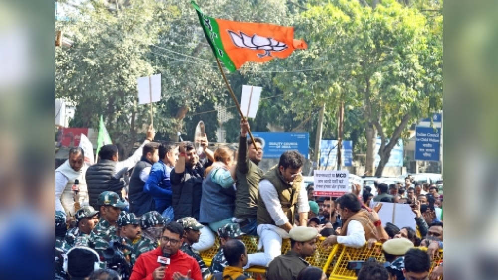 BJP demands Delhi govt pay salaries to temple priests too