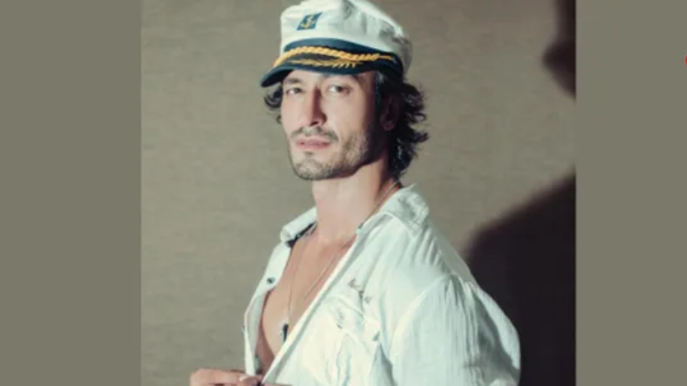 Vidyut gifts Best Debutant trophy to his school: Incredibly memorable