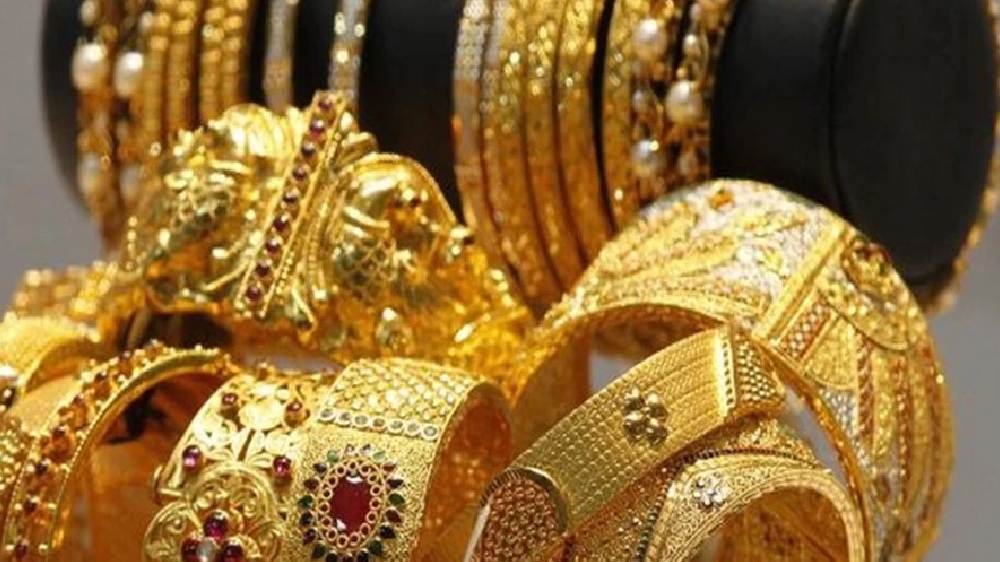 Gold jumps Rs 335; silver climbs Rs 516