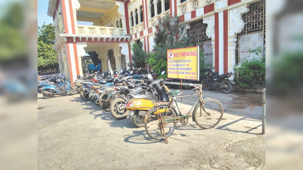 Citizen connect: Parking woes continue at Egmore railway station Citizen connect: Parking woes continue at Egmore railway station