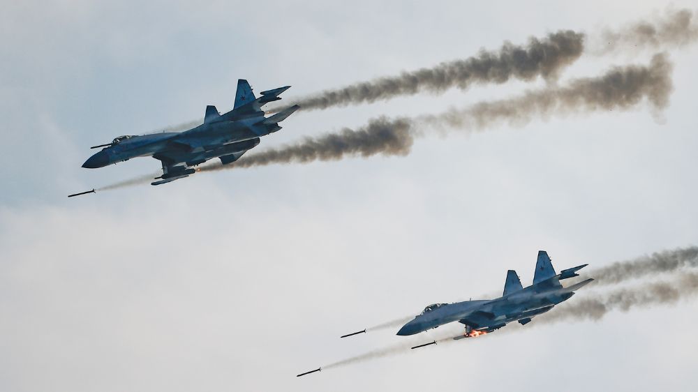 Russian fighter jet crashes near Ukraine after combat mission