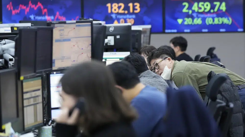 Asian stocks sink after US jobs data fan rate hike fears