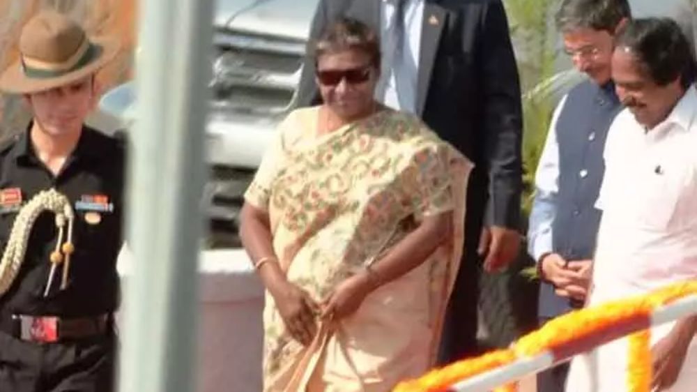President Droupadi  Murmu arrives in Kanniyakumari