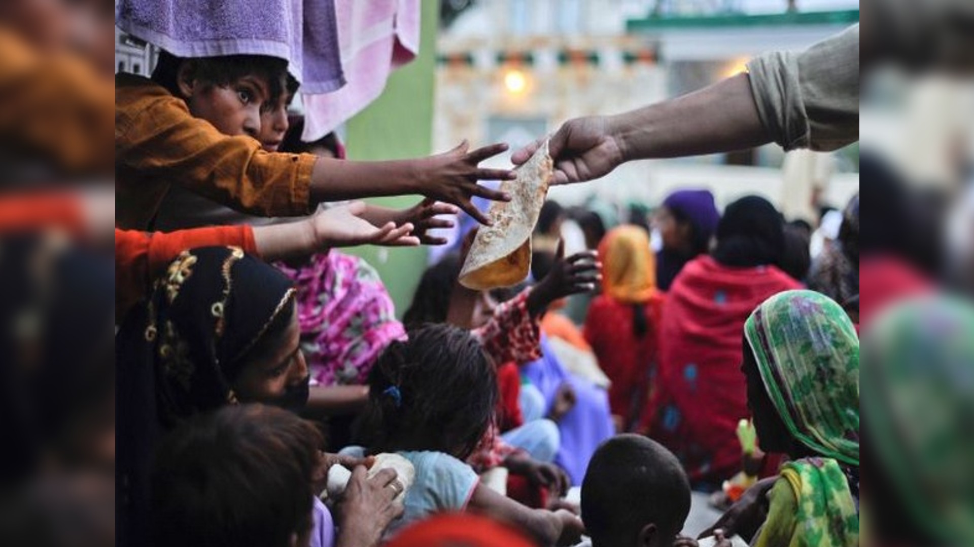 14 people, including 2 police personnel injured in free flour stampede