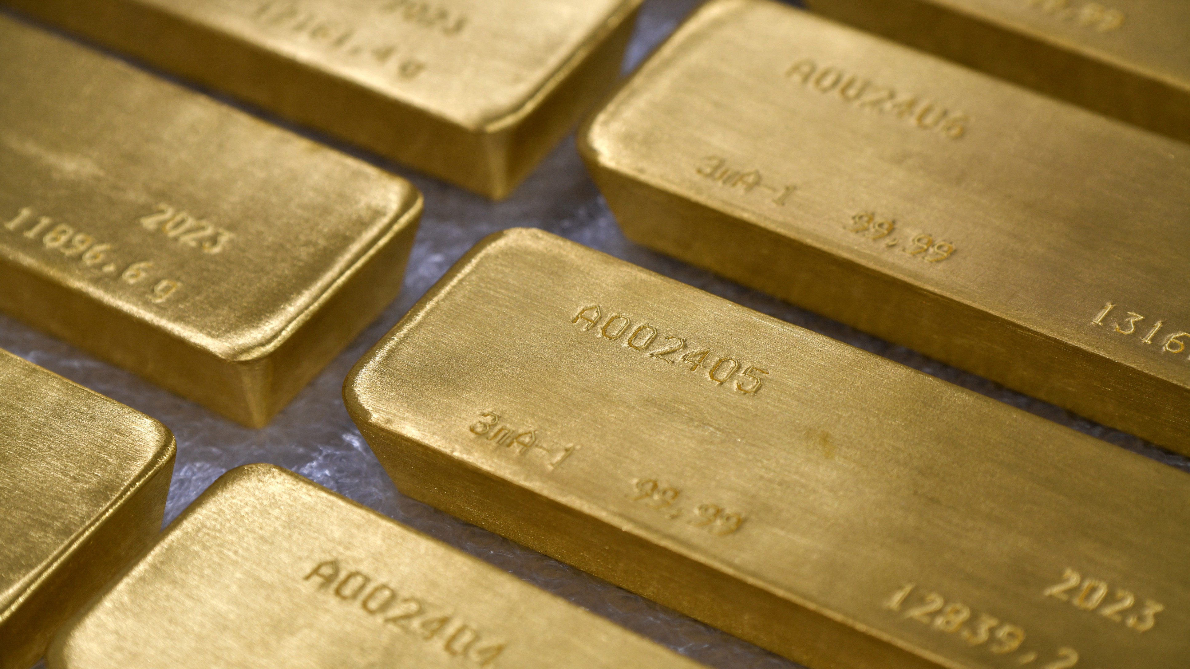 Gold prices set to go up: Experts