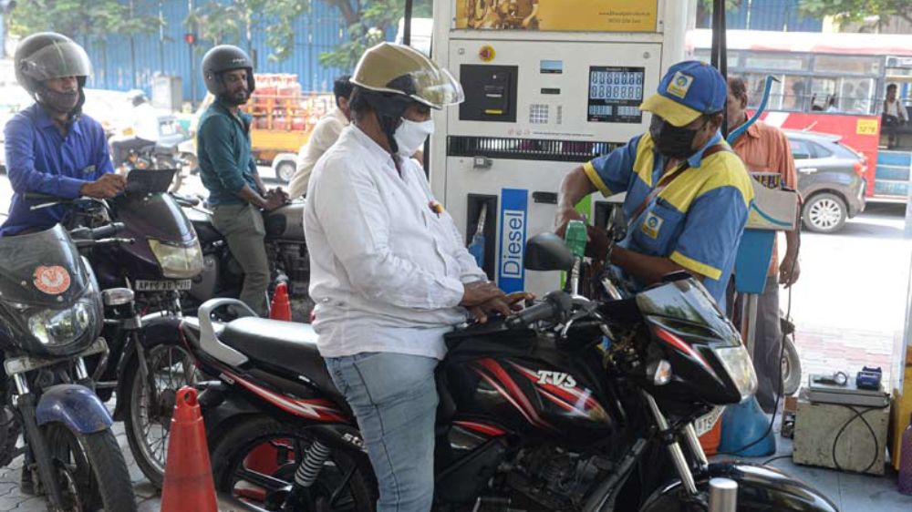 Petrol, diesel prices remain unchanged for 292nd day in Chennai