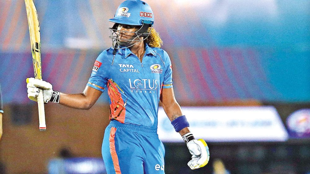 Matthews powers Mumbai to dominant victory