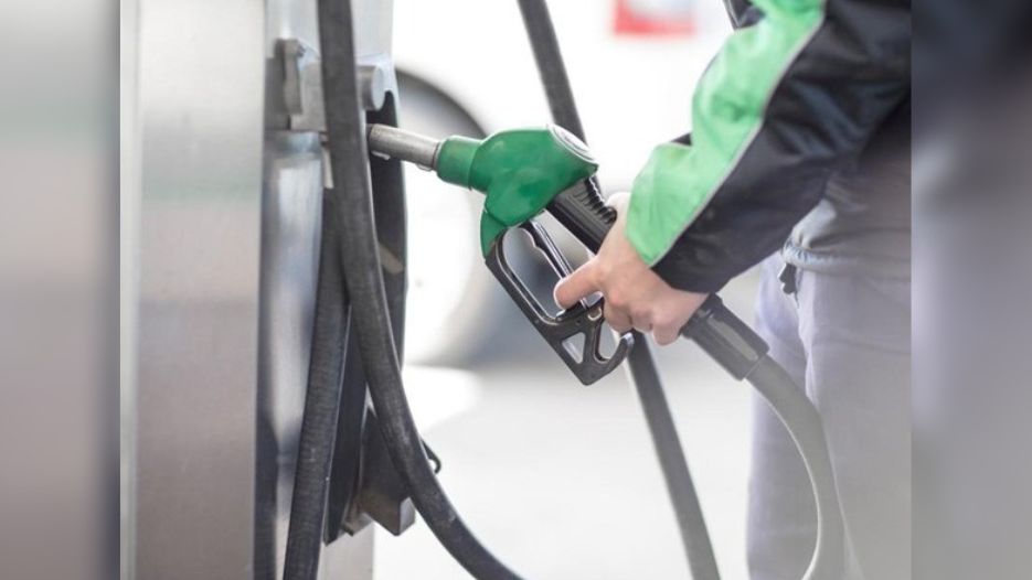 Pakistan govt raises petrol price to PKR 272 per litre Pakistan govt raises petrol price to PKR 272 per litre