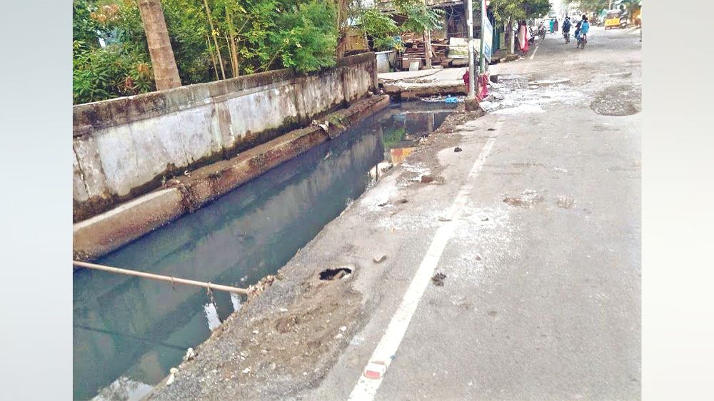 Open drain poses threat to Pammal residents, commuters
