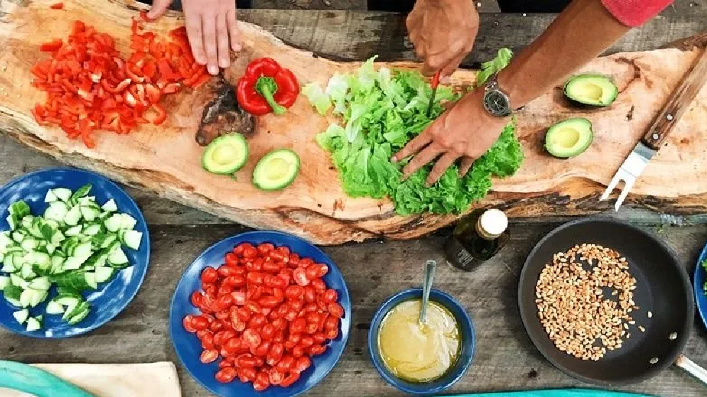 Adding colours to your plate aids in managing your weight