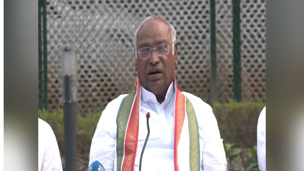 Erode by-polls: EVKS leads; Kharge says going to win with huge margin