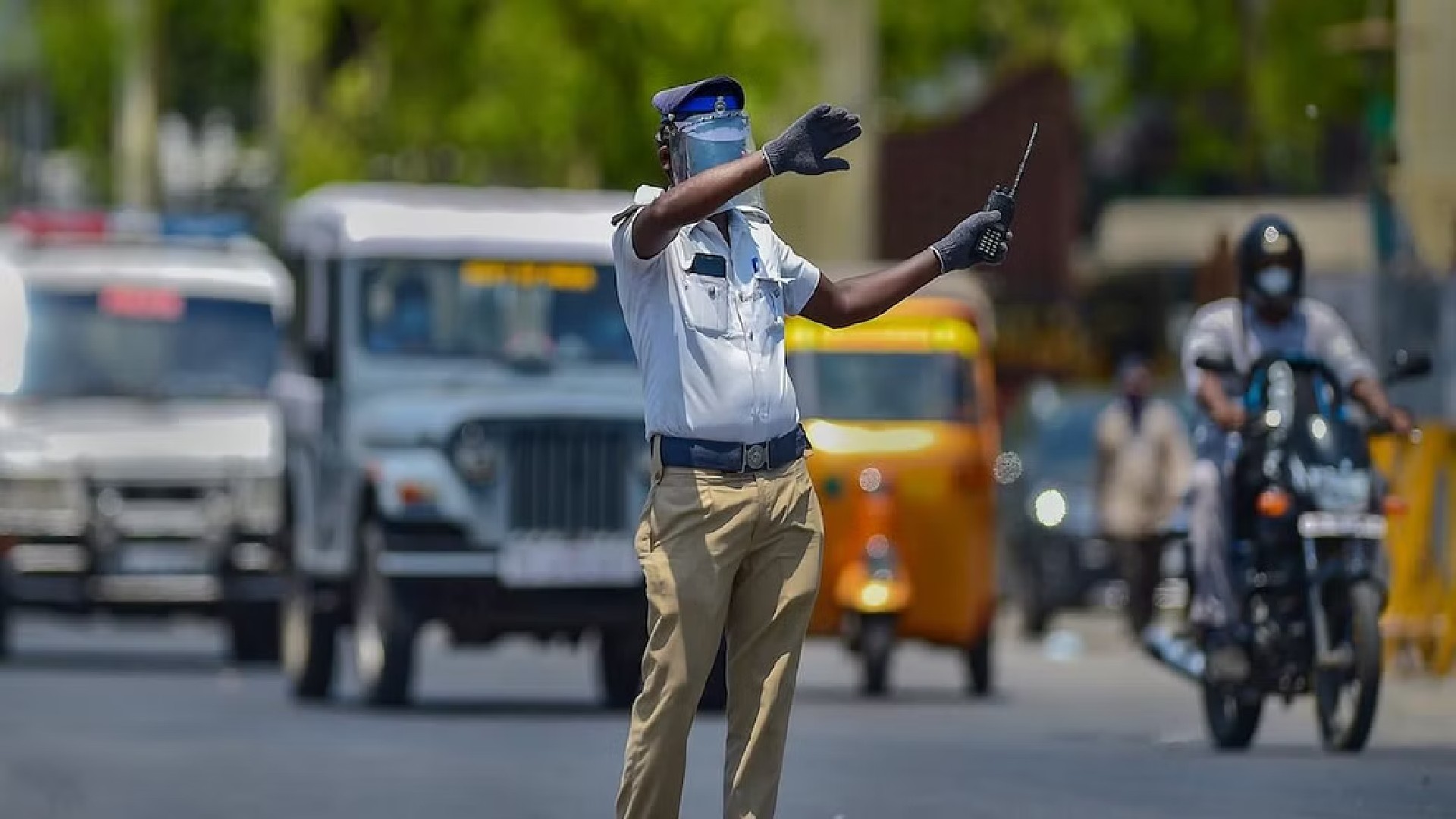 Culvert construction: Traffic diversion on EVR Salai