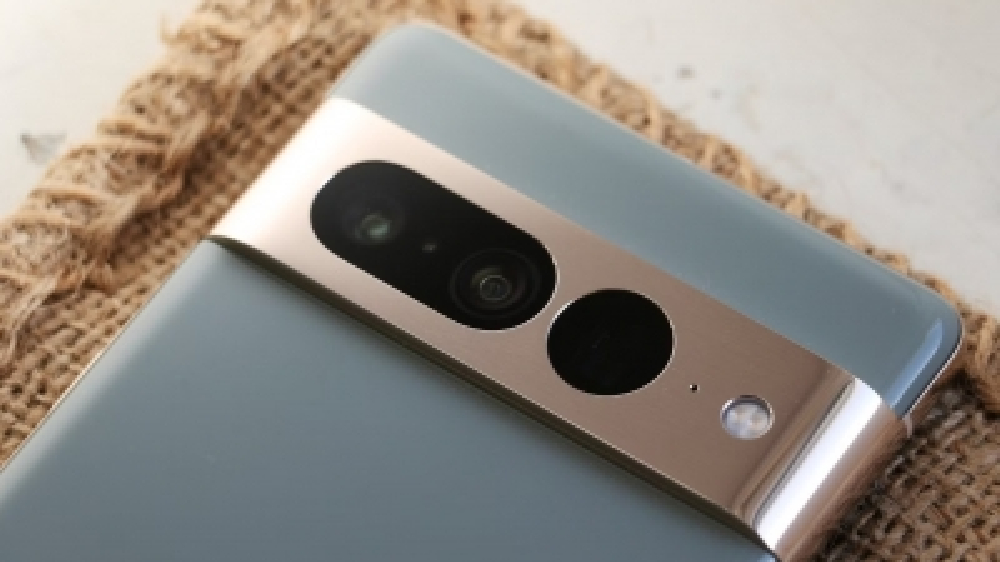 Google working on new Video Unblur tool for Pixel 8