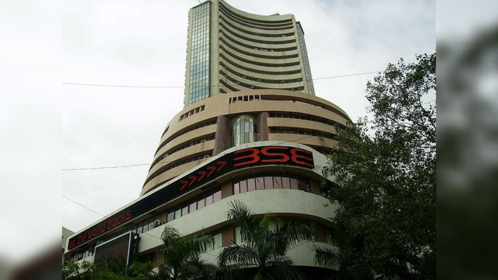 Sensex halts 2-day gaining streak, falls 290 pts to close below 58K