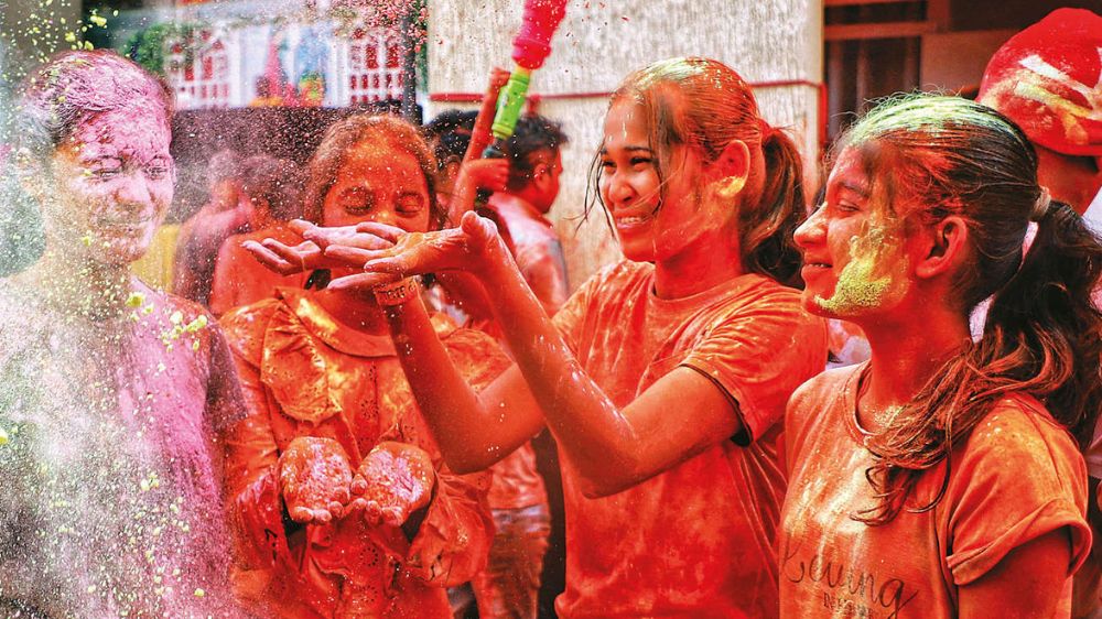 Looking after your eyes post Holi Looking after your eyes post Holi