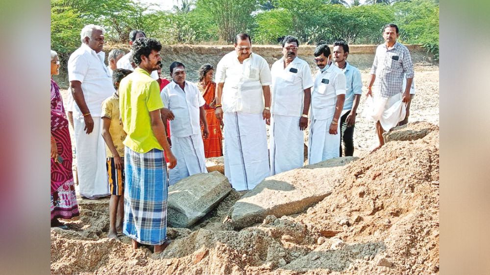 Workers dig Cheyyar river bed in attempt to find buried temple Workers dig Cheyyar river bed in attempt to find buried temple