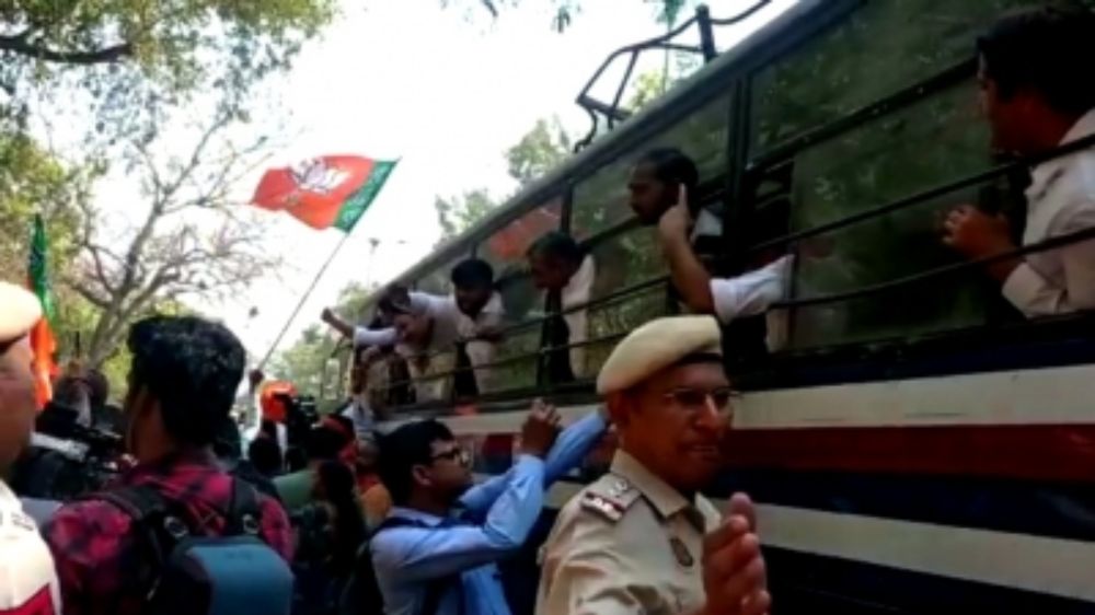 Delhi BJP leaders detained by police Delhi BJP leaders detained by police