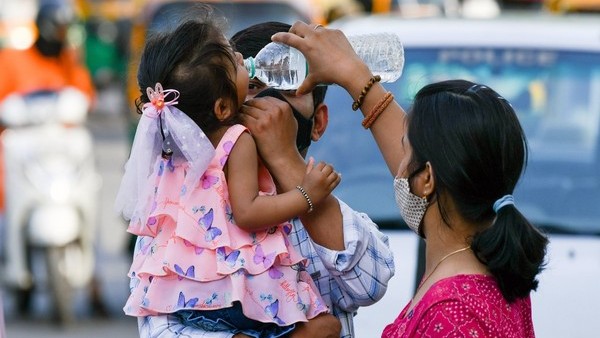 Delhi wakes up to sunny morning after rain; warmer days ahead Delhi wakes up to sunny morning after rain; warmer days ahead