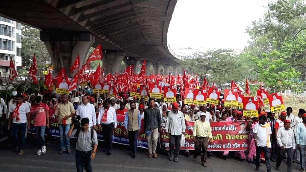 Maha farmers spurn CM’s dole, start Nashik-Mumbai ‘long march’