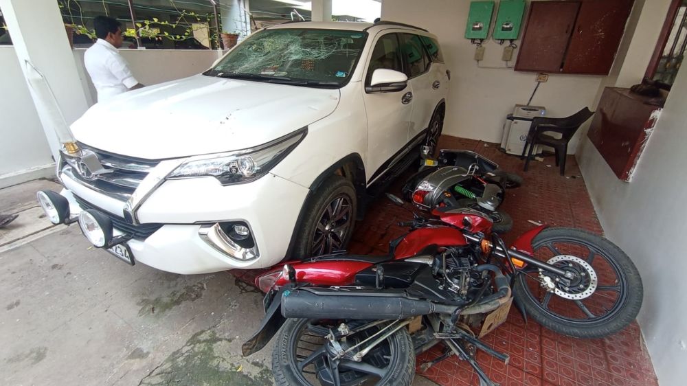 Attack on Tiruchy Sivas car and residence; reason unknown