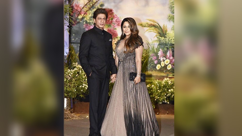Watch SRK and Gauri Khan burn dance floor at Alanna Pandays wedding