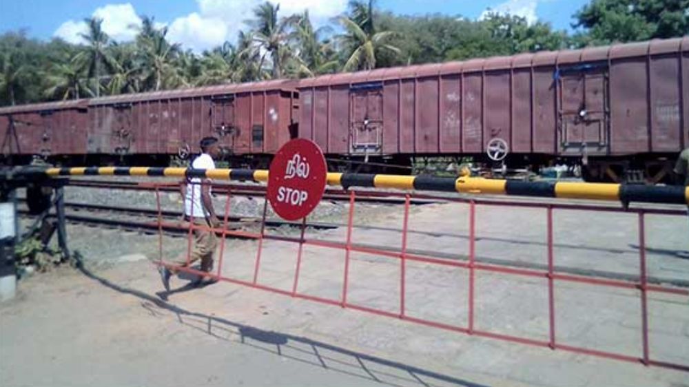 Train derailed at Chengalpattu; passengers irked Train derailed at Chengalpattu; passengers irked