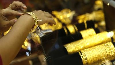 Gold went up slightly, bullish momentum to continue