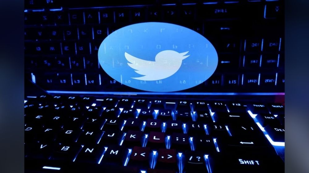 Twitter makes some of its source code public Twitter makes some of its source code public