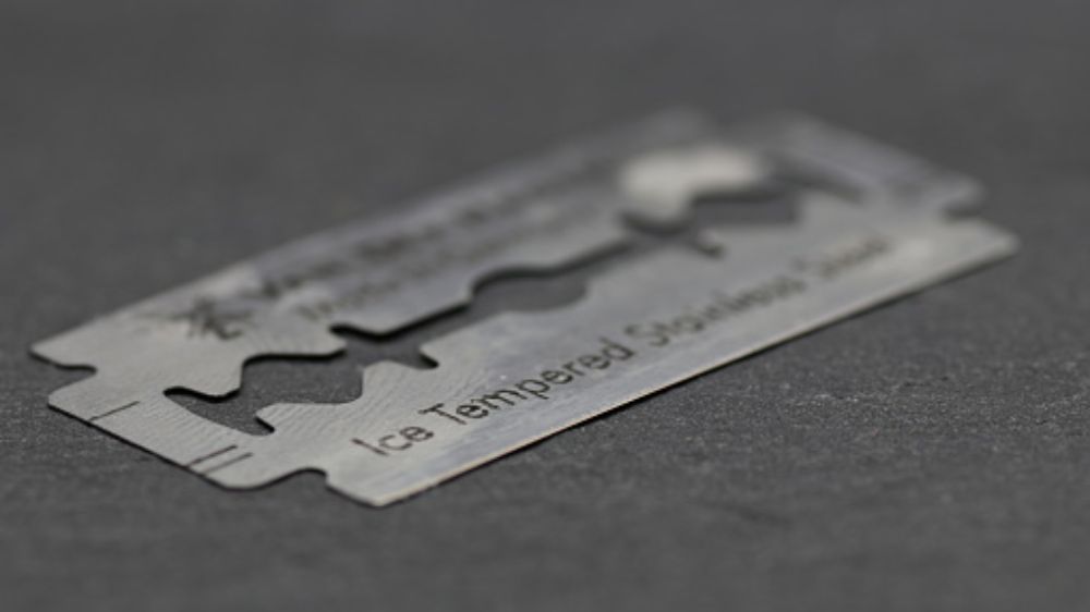 Suspect swallows half blade in police custody, out of danger now