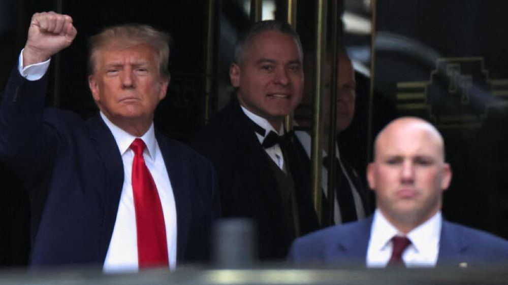 Trump enters New York courtroom to face criminal charges