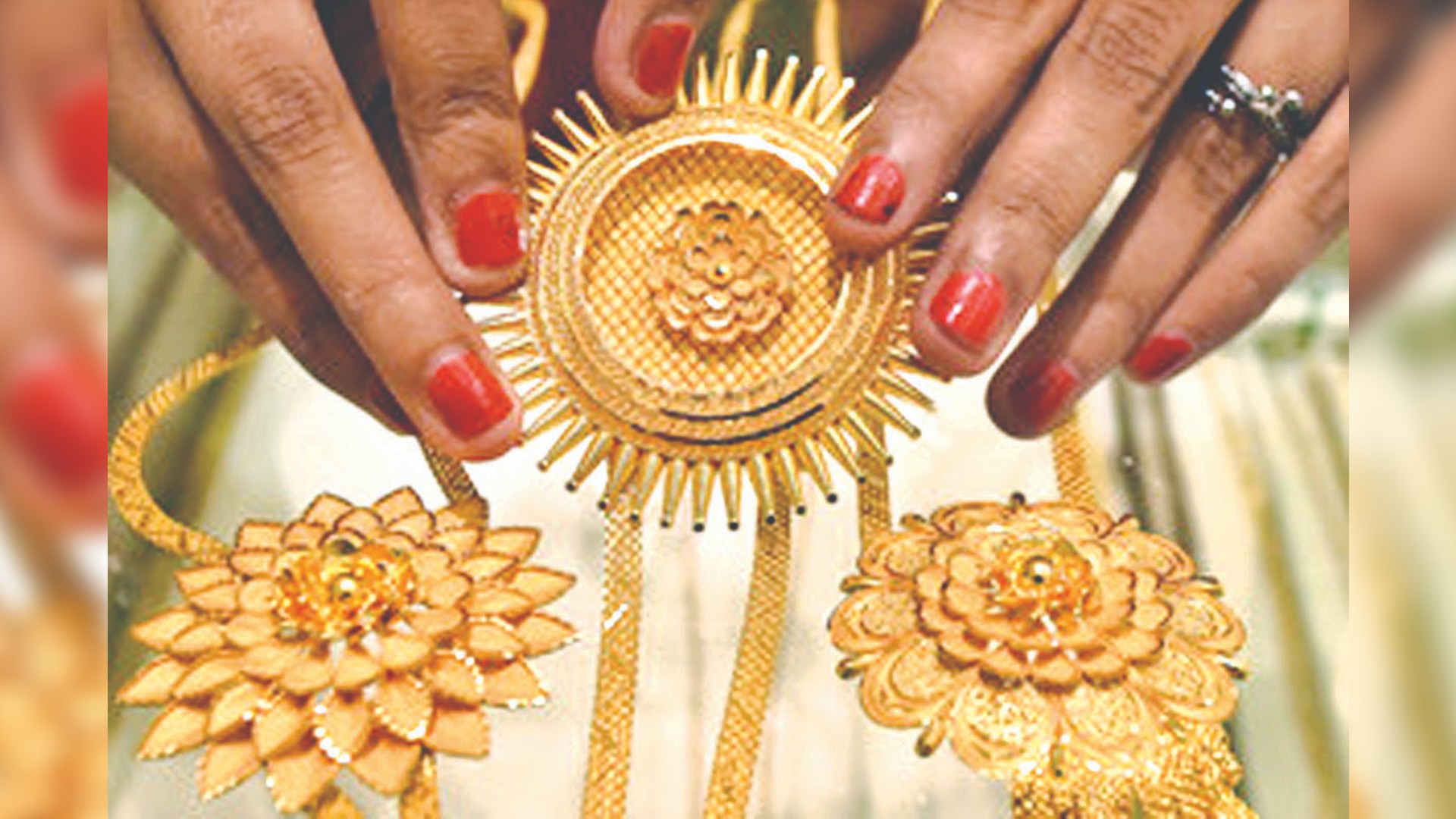 Gold plunges Rs 510; silver plummets Rs 920