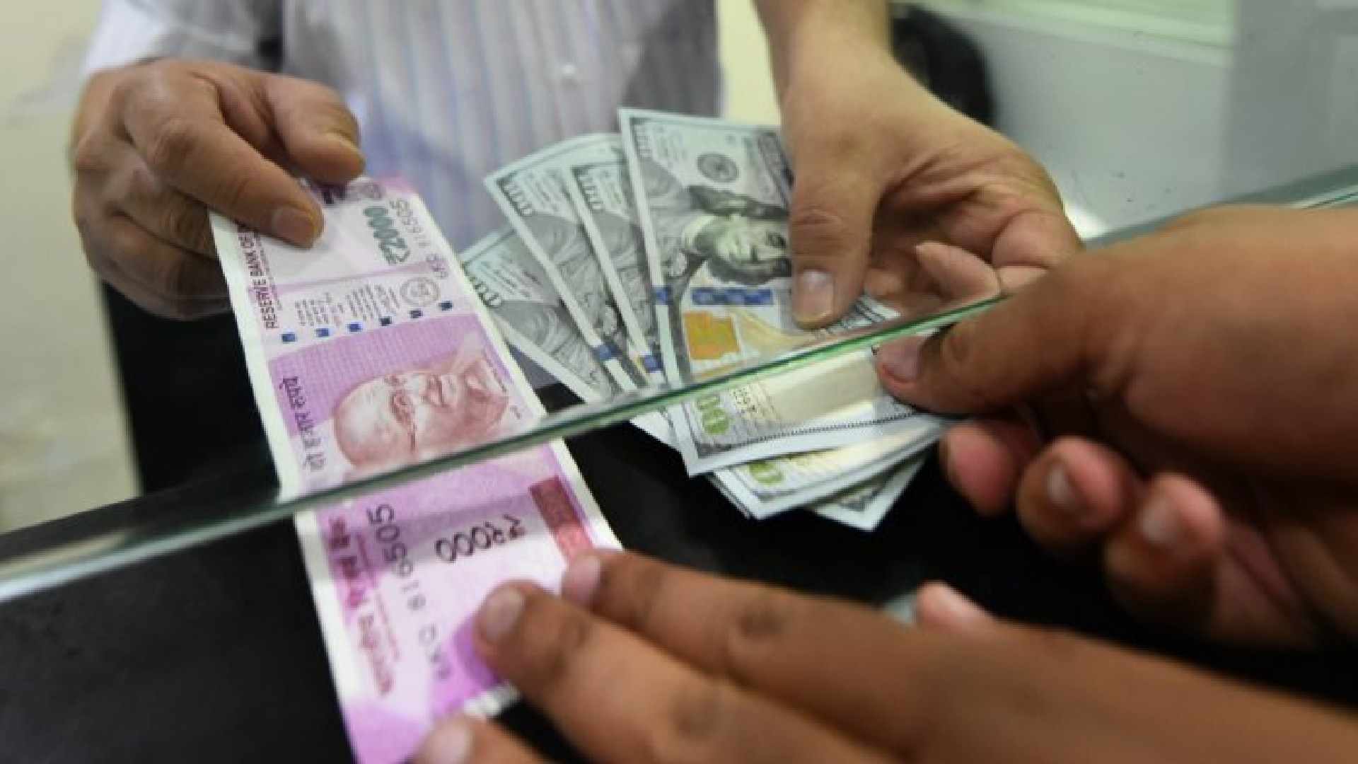 Forex reserves rise by $1.657 bn to $586.412 bn as of Apr 14