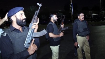 Bullets penetrate through bulletproof jacket killing 2 policemen in Pak