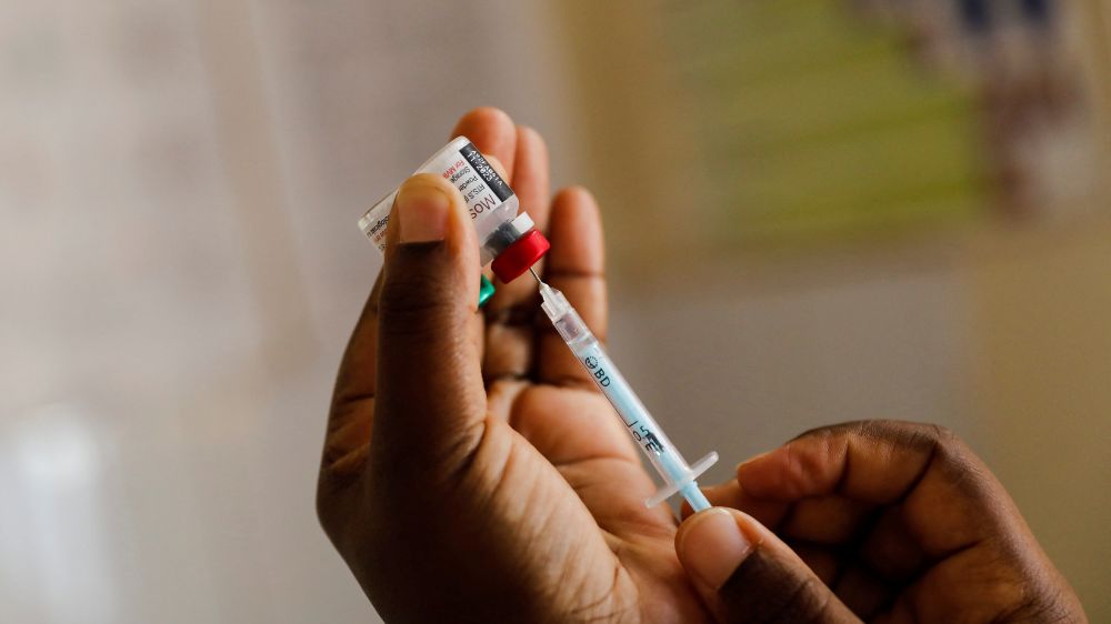 Ghana first to approve Oxfords malaria vaccine Ghana first to approve Oxfords malaria vaccine
