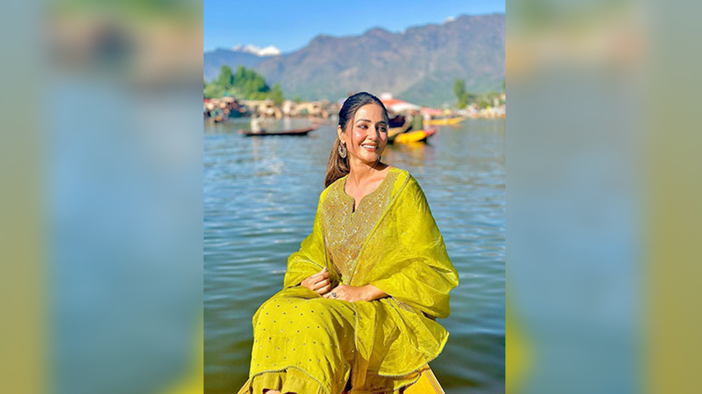 Hina Khan in awe of Kashmir, shares pics from paradise