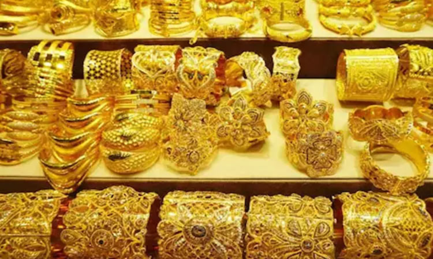 Gold prices jumps by Rs 520, silver shoots by Rs 0.70